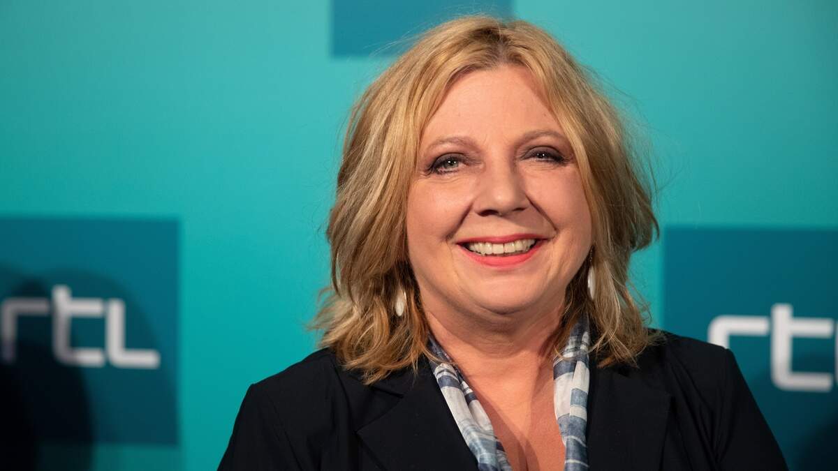 Aan het begin van de uitzending van de eerste aflevering van het zevende seizoen van The Masked Singer werd een reeks fragmenten getoond van de in maart overleden presentatrice Loretta Schrijver.