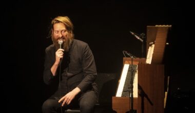 Pianist Joep Beving krijgt platina en gouden award in Carré