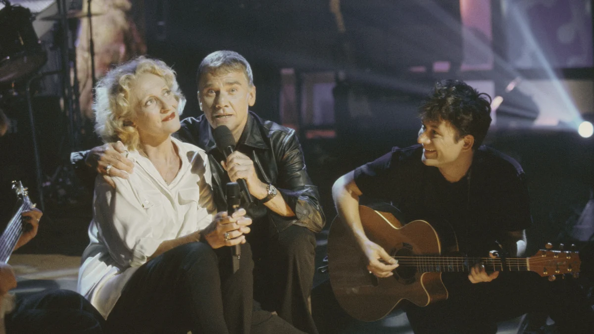 Gerrie van der Klei (links) met Willem Nijholt en Bart Peeters (rechts) in 1998.