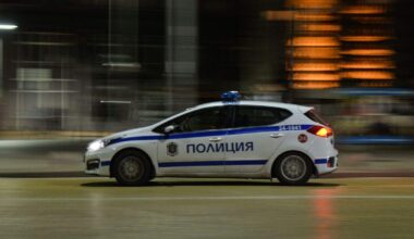 Zes migranten zijn bij een politieachtervolging in Bulgarije om het leven gekomen. De vier andere inzittenden raakten gewond.