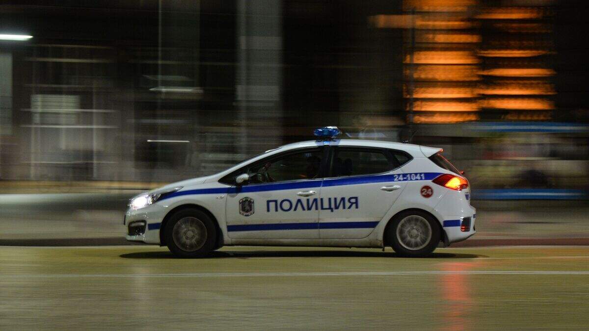 Zes migranten zijn bij een politieachtervolging in Bulgarije om het leven gekomen. De vier andere inzittenden raakten gewond.