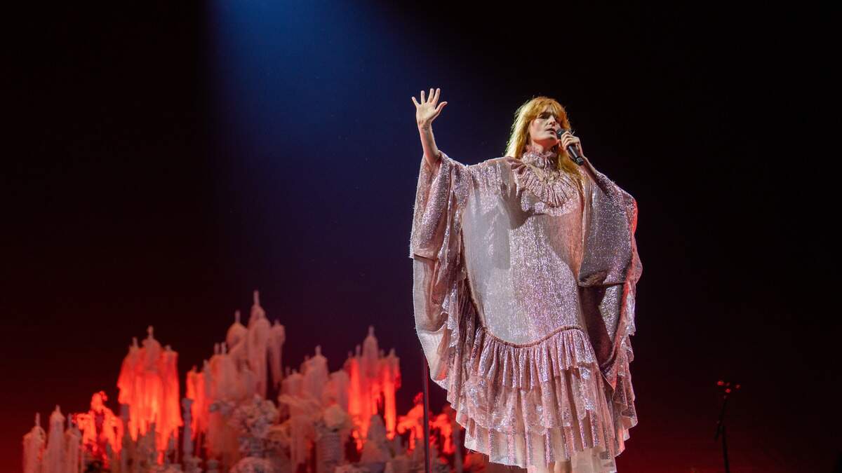 Florence Leontine Mary Welch van Florence + the Machine.