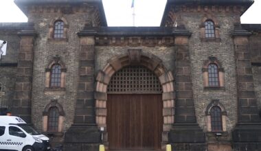 Britse politie laat per ongeluk gevangenen vrij, zoekt met spoed naar 24-jarige man