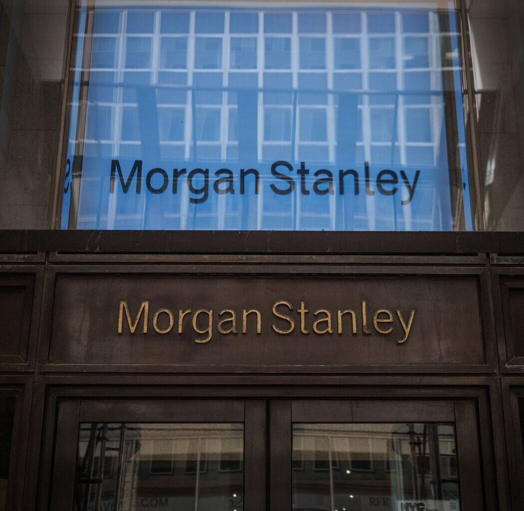 Amerikaanse bank Morgan Stanley betaalt megaboete en ontloopt zo een strafzaak - Follow the Money