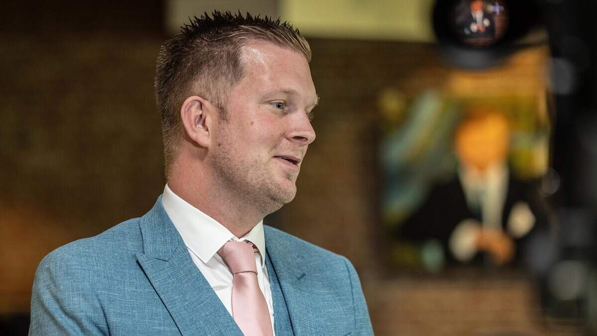 Door de bedreiging wordt Boy Scholtze, de burgemeester van Drimmelen, nu extra beveiligd. 