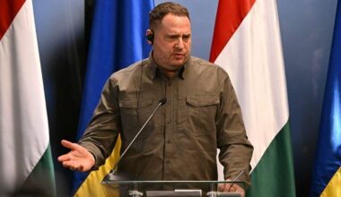 De anticorruptiediensten in Oekraïne hebben een huiszoeking verricht bij Andri Jermak (in beeld), de invloedrijke kabinetschef van president Volodimir Zelenski.