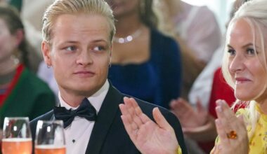 Marius Borg Høiby in 2022 met zijn moeder, kroonprinses Mette-Marit.