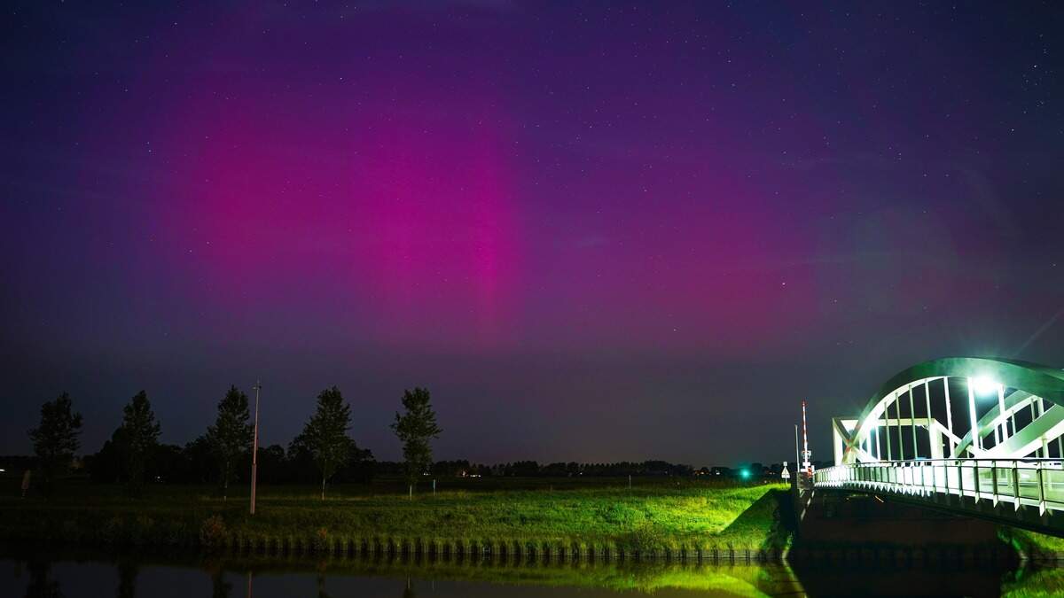 Het noorderlicht was in 2024 goed te zien bij de brug Dokwerd in Groningen.
