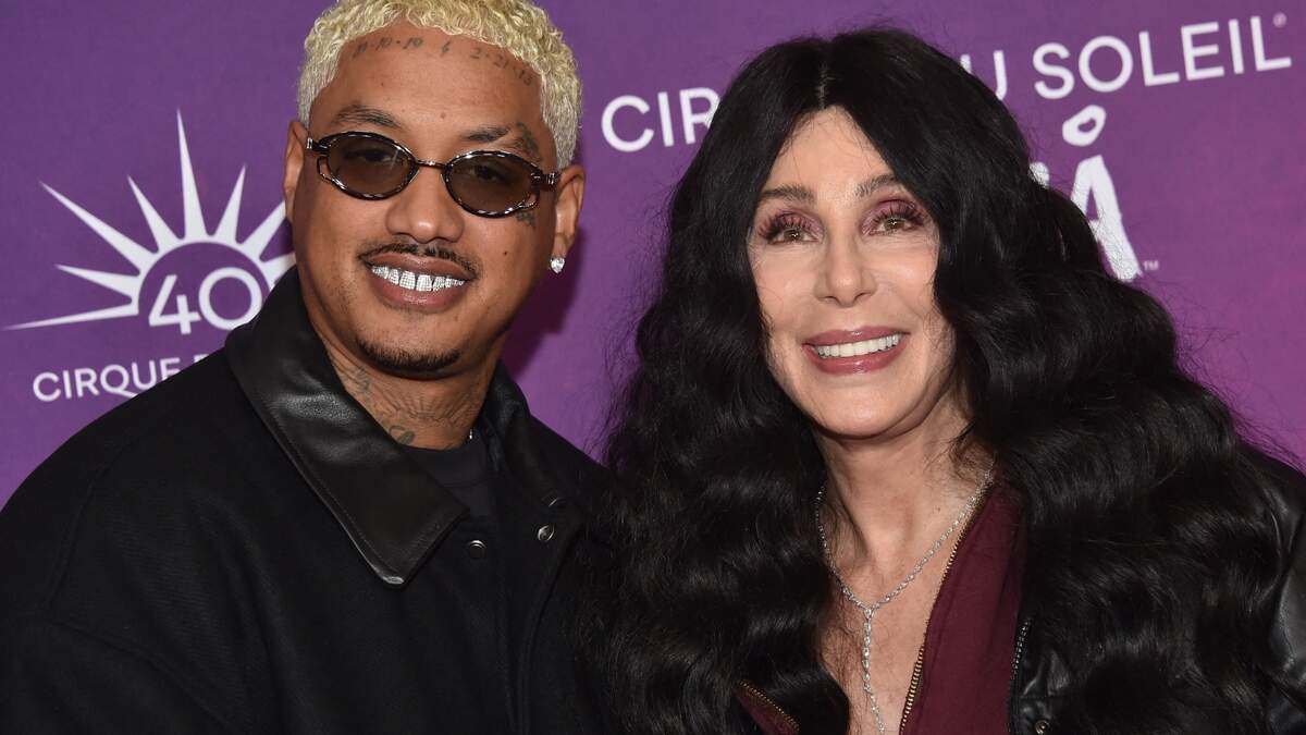 Cher en haar vriendje rapper Alexander Edwards (links).