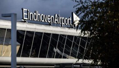 Eindhoven Airport is gesloten nadat er zaterdagavond meerdere drones werden gespot.