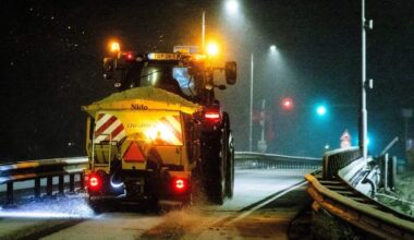 Het KNMI geeft vooralsnog alleen code geel af voor de noordelijke provincies, maar een aantal gemeenten buiten dat gebied geeft aan in de nacht van donderdag op vrijdag te gaan strooien (beeld ter illustratie).