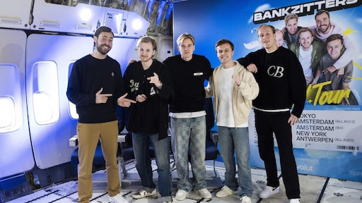 Bankzitters zetten voet in Japan voor langverwachte wereldtour: 'Onvergetelijke avond'