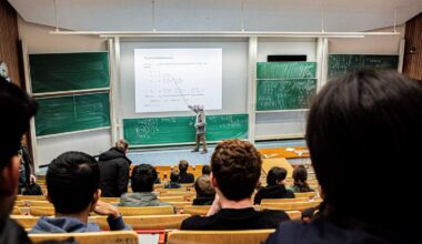 Hbo-cao 2026: 5% loonsverhoging, €700 bonus en verlof bij gendertransitie