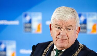 Jan van Zanen kan zes jaar door als burgemeester van Den Haag