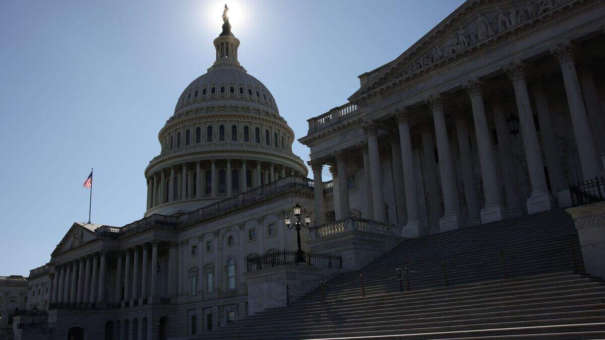 De Amerikaanse Senaat heeft in de nacht van maandag op dinsdag ingestemd (60-40) met een wetsvoorstel om een einde te maken aan de shutdown. 