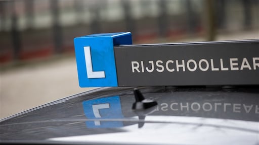 Minister Madlener schaft rijbewijskeuringen voor mensen met autisme af