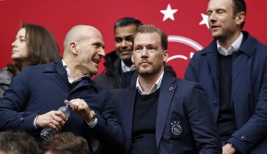 Alex Kroes (l) verbond zijn lot aan dat van hoofdtrainer John Heitinga