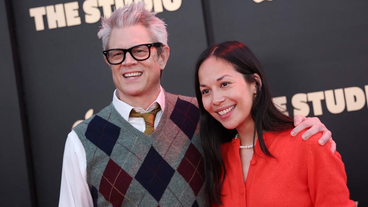 Johnny Knoxville (links) en Emily Ting (rechts) in 2025.