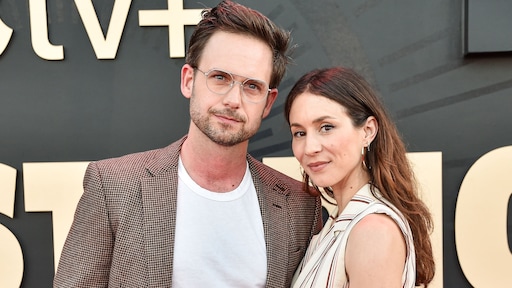 Derde kind op komst voor Patrick J. Adams en Troian Bellisario
