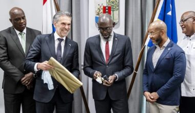 Minister-president Dick Schoof tijdens een eerdere ontmoeting met zijn Curaçaose collega Gilmar Pisas.