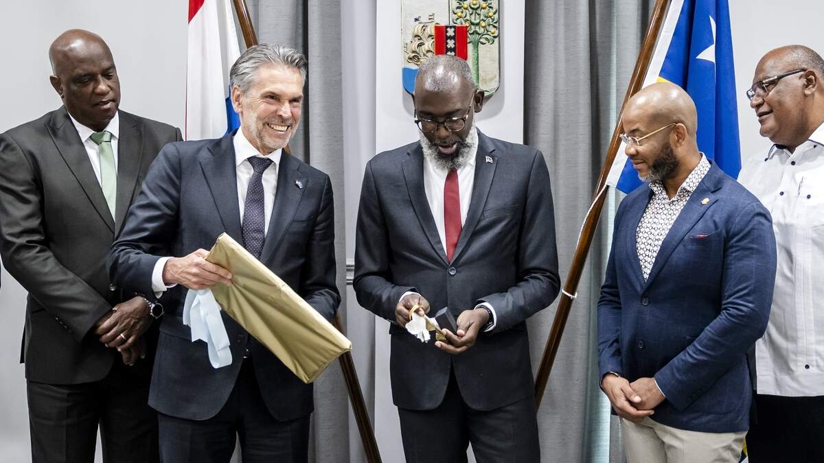 Minister-president Dick Schoof tijdens een eerdere ontmoeting met zijn Curaçaose collega Gilmar Pisas.