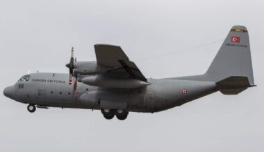 Een Hercules C-130E van de Turkse luchtmacht.