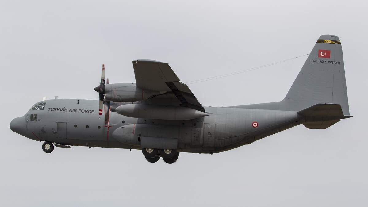 Een Hercules C-130E van de Turkse luchtmacht.