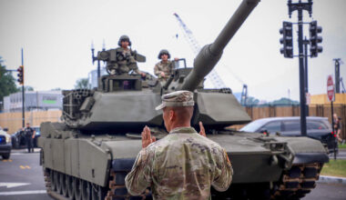 Een tank van NAVO-bondgenoot Amerika moet in geval van nood snel door Europa kunnen worden verplaatst.