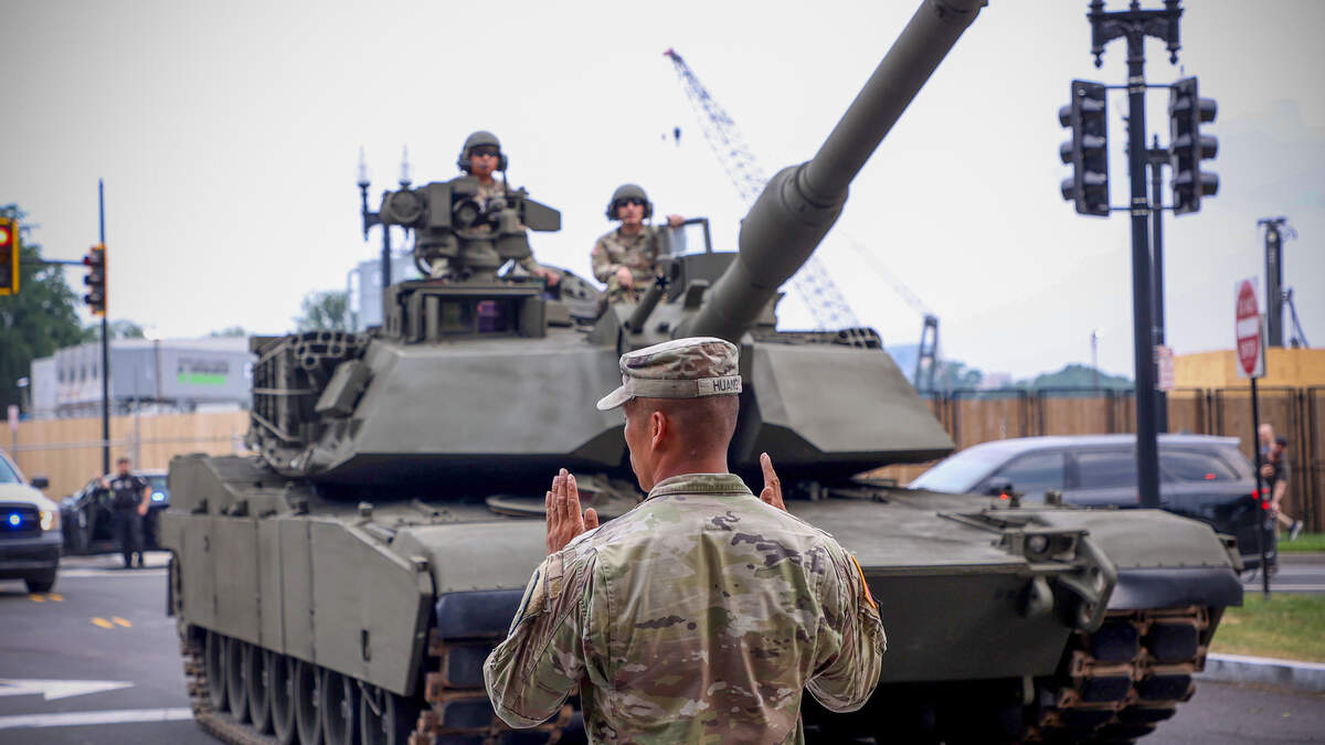 Een tank van NAVO-bondgenoot Amerika moet in geval van nood snel door Europa kunnen worden verplaatst.