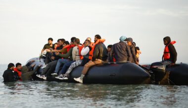 Britse regering past asielbeleid fors aan: vluchtelingen moeten 20 jaar wachten op permanente verblijfsvergunning