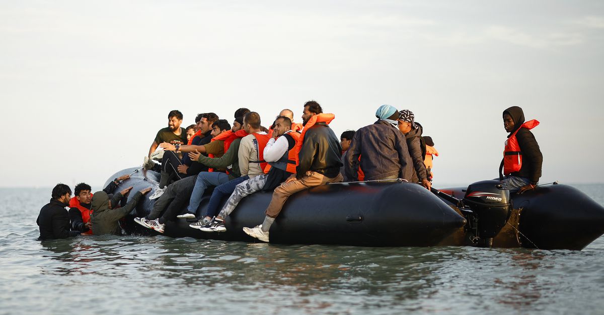 Britse regering past asielbeleid fors aan: vluchtelingen moeten 20 jaar wachten op permanente verblijfsvergunning