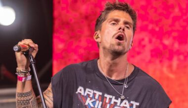 Zanger André Hazes viert het leven met Noa Braaf, zijn nieuwe vriendin.