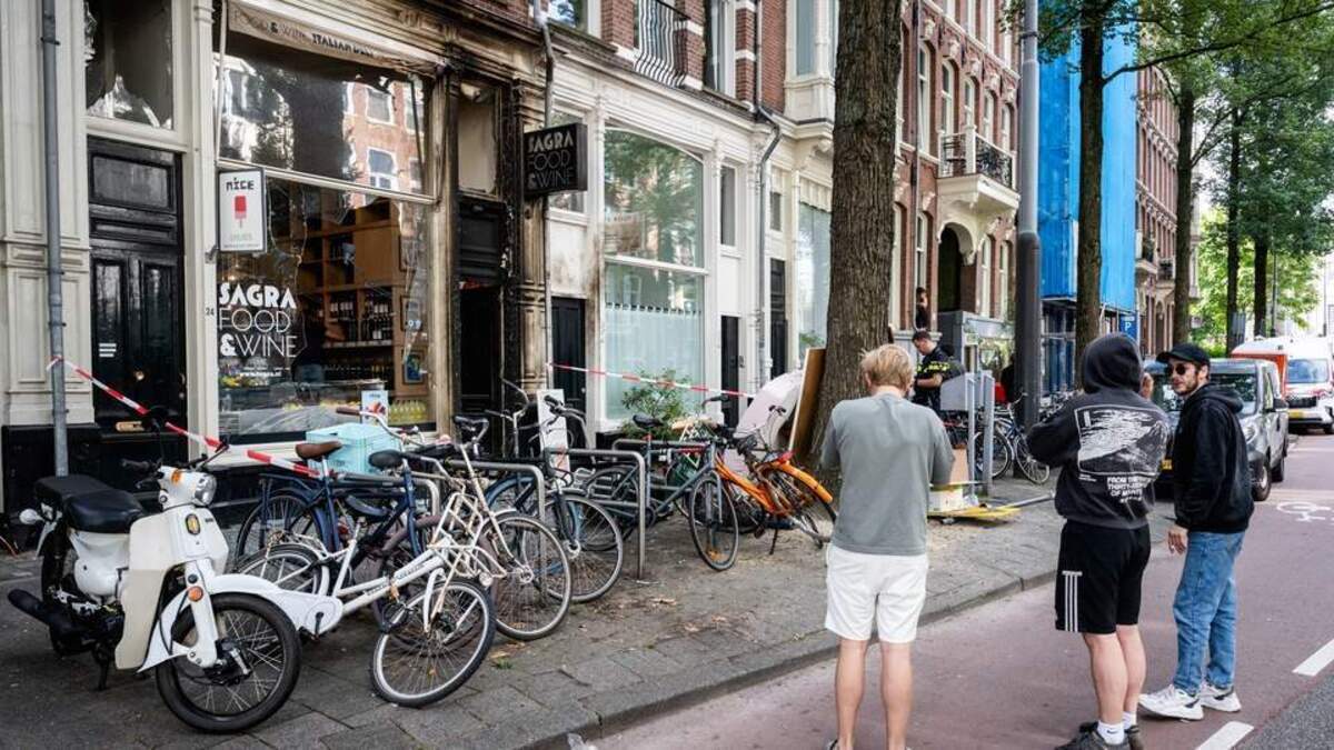 De tiener wordt verdacht van betrokkenheid bij een poging tot explosie bij een vestiging van de pizzaketen aan de Plantage Kerklaan in de nacht van 2 op 3 september.