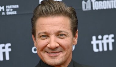 Jeremy Renner overweegt rechtszaak tegen regisseur om gebruik van AI-stem