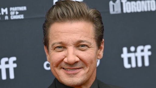 Jeremy Renner overweegt rechtszaak tegen regisseur om gebruik van AI-stem