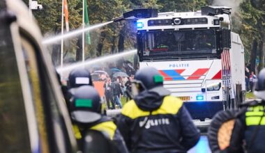 Justitieminister geeft toestemming voor traangas in waterkanonnen