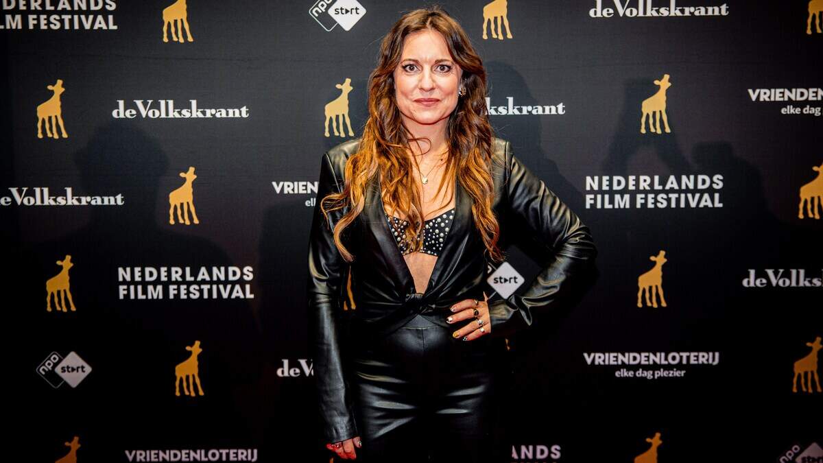 Eva Crutzen voelde druk na succes eerste seizoen Bodem : ‘Het kan je ook lamleggen’ - De Limburger