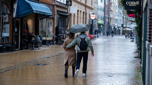Kletsnatte dag in helft van het land, koelere temperaturen zijn onderweg