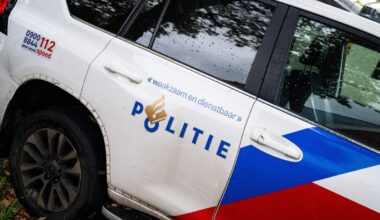 De man is leraar in Urk en het slachtoffer komt ook uit die plaats, maar zat niet op de school waar de verdachte lesgeeft.