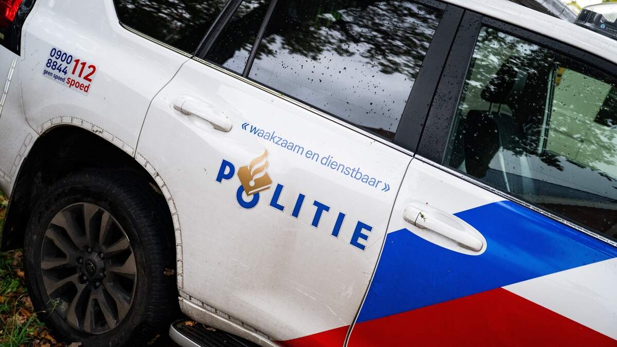 De man is leraar in Urk en het slachtoffer komt ook uit die plaats, maar zat niet op de school waar de verdachte lesgeeft.