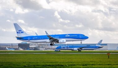 Uithoorn is geluidsoverlast van Schiphol zat en eist dat luchthaven zich aan regels houdt
