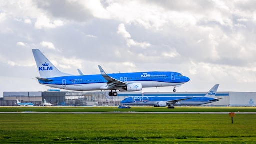 Uithoorn is geluidsoverlast van Schiphol zat en eist dat luchthaven zich aan regels houdt