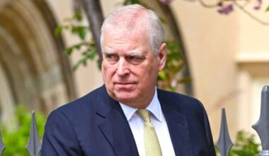 Ex-prins Andrew blijft dit jaar nog in zijn Royal Lodge in Windsor wonen en verhuist pas in het nieuwe jaar naar Sandringham, waar hij permanent uit de schijnwerpers zal verdwijnen.