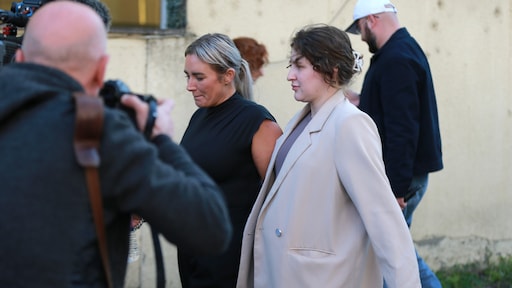 Zwangere Britse (19) die verdacht werd van drugssmokkel vrijgelaten uit gevangenis Georgië