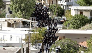 Nabestaanden volgen in het plaatsje Vorizia de lijkwagen met het lichaam van een 39-jarige man die omkwam na een schietpartij.