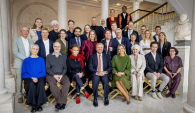 Koning Willem-Alexander en koningin Maxima nodigden dinsdag verschillende Nederlanders uit voor een speciale lunch op Paleis Noordeinde.
