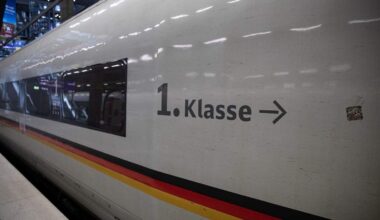 Toen de trein het station van Leichlingen binnenreed, gaf de machinist een waarschuwingssignaal en voerde een noodstop uit, maar hij kon een botsing niet voorkomen. Beeld ter illustratie.