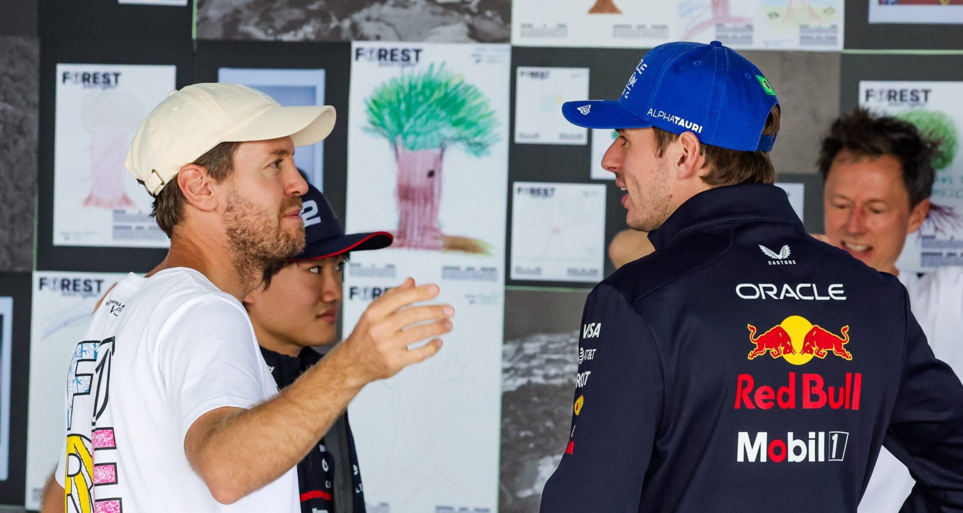 Vettel 'verrast' door ontslag Horner, bespreekt mogelijke rentree bij Red Bull