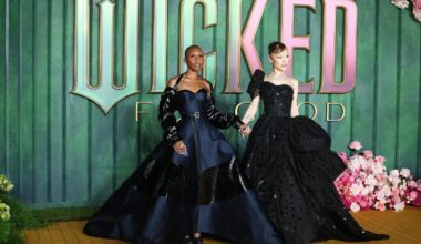 Cynthia Erivo (links) en Ariana Grande op de rode loper voor Wicked in Londen.