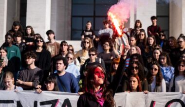  Het initiatief van premier Giorgia Meloni kwam er na een reeks moorden en geweldsincidenten tegen vrouwen, waaronder de geruchtmakende zaak van studente Giulia Cecchettin in 2023. 